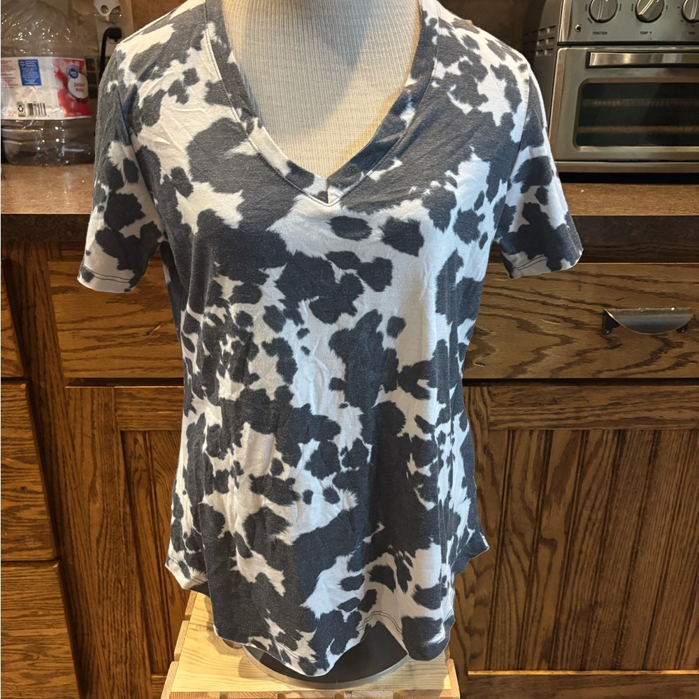 🌈Avery Black and White V-Neck Tee
